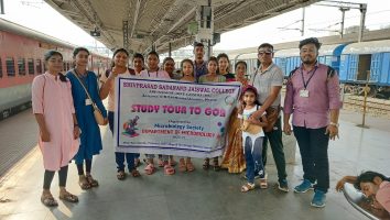 First-day-of-Excursion-Gondia-Railway-Station-1